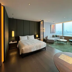 OEM ODM Commercial 3-5 Star Luxury Hotel Furniture Bedroom Sets Modern Custom Solid Wood King Bed Hotel Project Turnkey Solution