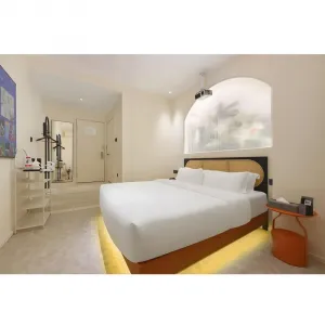 China Custom Luxury Hotel Bedroom Furniture Set Hot Sale Hotel Double Bed Modern Apartment Hotel Room Furniture Manufacturer