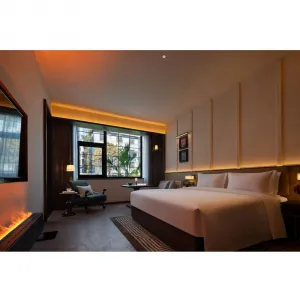 Custom Design OEM ODM Services 5 Star Hotel Furniture Price Luxury Modern Solid Wood Hotel Bedroom Sets Turnkey Hotel Project