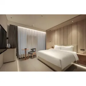 Custom Solid Wood Luxury Hotel Bedroom Furniture Set for Resort Apartment Villa Use Modern Design Eco-Friendly China Supplier