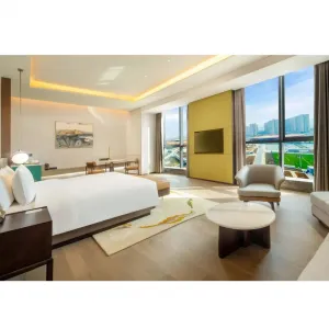 Factory Direct Sales Customized Modern Solid Wood Eco-Friendly Luxury Five-star Hotel Bedroom Furniture Set