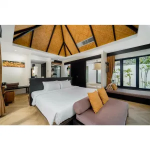 Factory Price Modern 5 Star Custom Hotel Furniture Set Complete Hotel Room Furniture Solid Wood European Style Hotel Beds