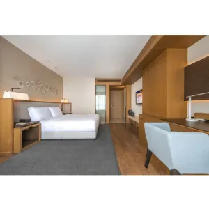 Foshan Hotel Furniture Modern 5 Star Commercial Grade Standard Wood Hotel Bedroom Furniture Set Water Resistant Fire Retardant