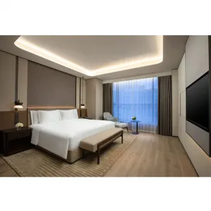 Hampton Inn 5 Star Solid Wood Hotel Bedroom Furniture Set Modern Design Hotel Chic Bed Apartment Resort Use Customized Sizes