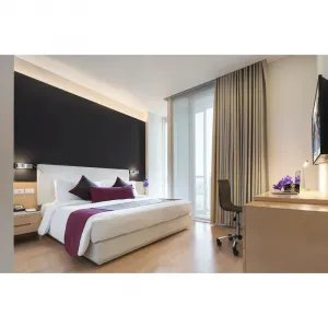 Luxury Solid Wood Hotel Bedroom Set 5 Star Hotel Furniture Modern Design OEM Custom Queen Size Bed for Apartment Villa Use China