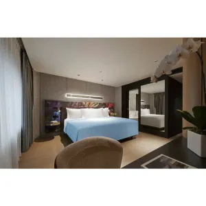 Luxury 3-5 Star Full Solid Wood Hotel Bedroom Furniture Set for Apartment Use Modern Bespoke Commercial Furniture