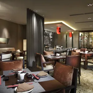 Modern Commercial Hotel Restaurant Chairs Solid Wood Hotel Restaurant Furniture Hotel Dining Chair Table Set Hotel bar Stools