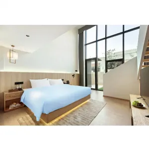 Modern Luxury King Size GuestRoom Resort Hotel Bed Eco-Friendly Wood Hotel Bedroom Set Commercial Furniture 5 Year for Apartment