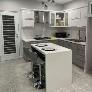Custom Plywood Kitchen Cabinets with Melamine Finish for Bulk Engineering Projects