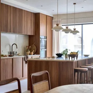 Modern Eco-Friendly Modular Automatic Kitchen Cabinet Solid Wood Veneer Glass Waterproof Feature Apartment Mall Dining Granite